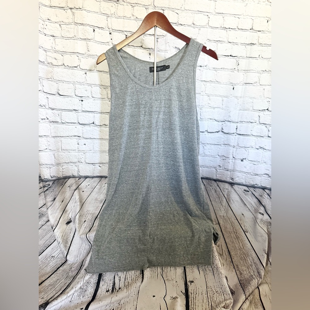 DANIEL PATRICK. Gray long fit tanks. Size L